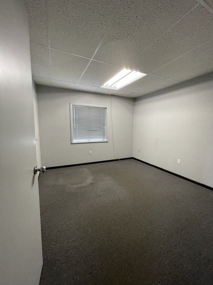 Industrial/Flex: 705 Greenway Dr, Columbus, IN 47201